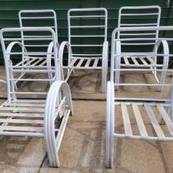 5 Outdoor Chairs- 1 Recliner/4Chairs