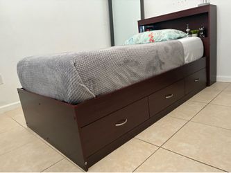 Moving Sale: Complete Twin Bed & 10" Gel Memory Foam Mattress Combo (+ Free Bedding!)