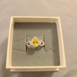 Size 8. Yellow Diamond Ring.