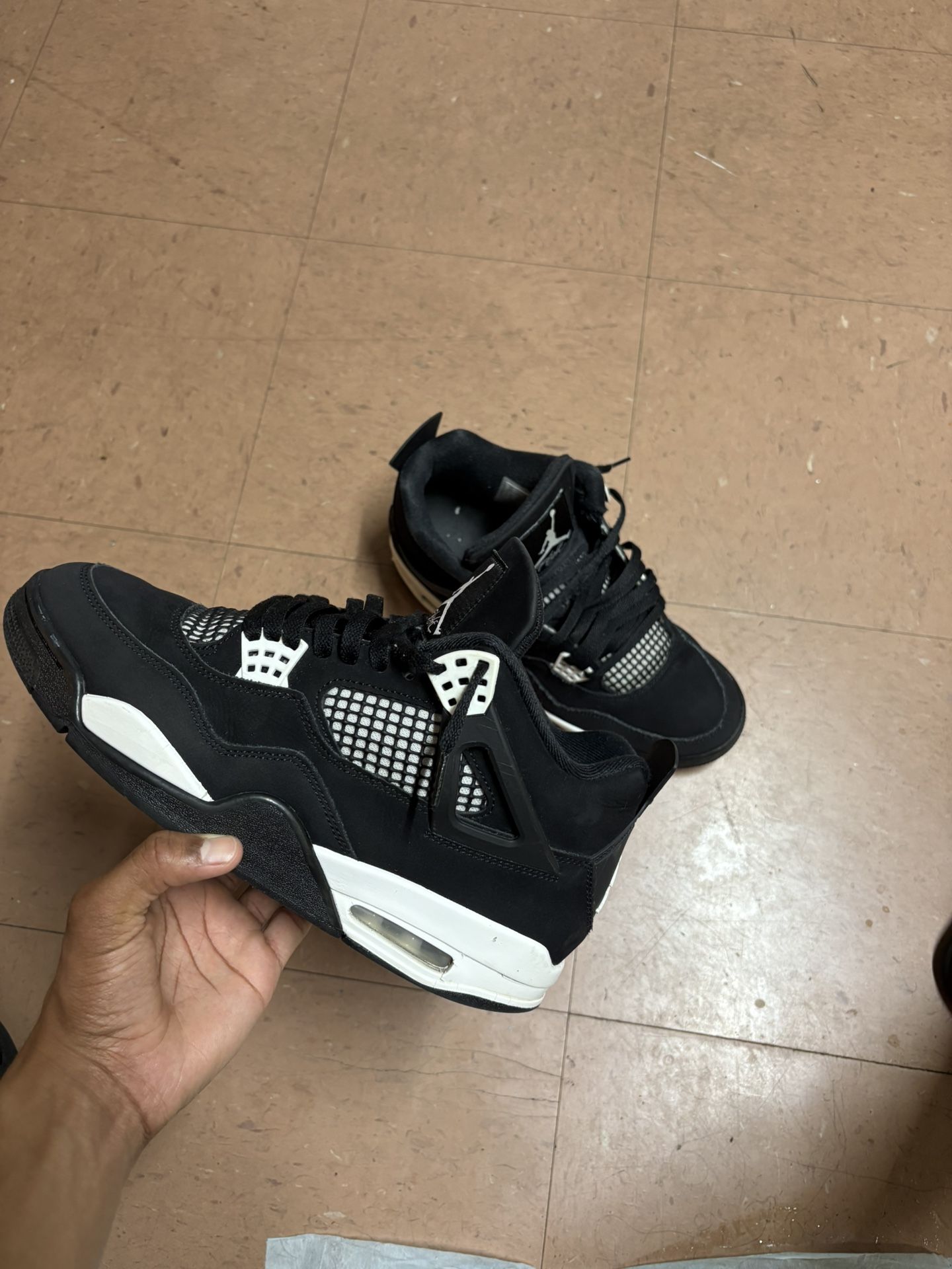 Jordan 4 White Thunders