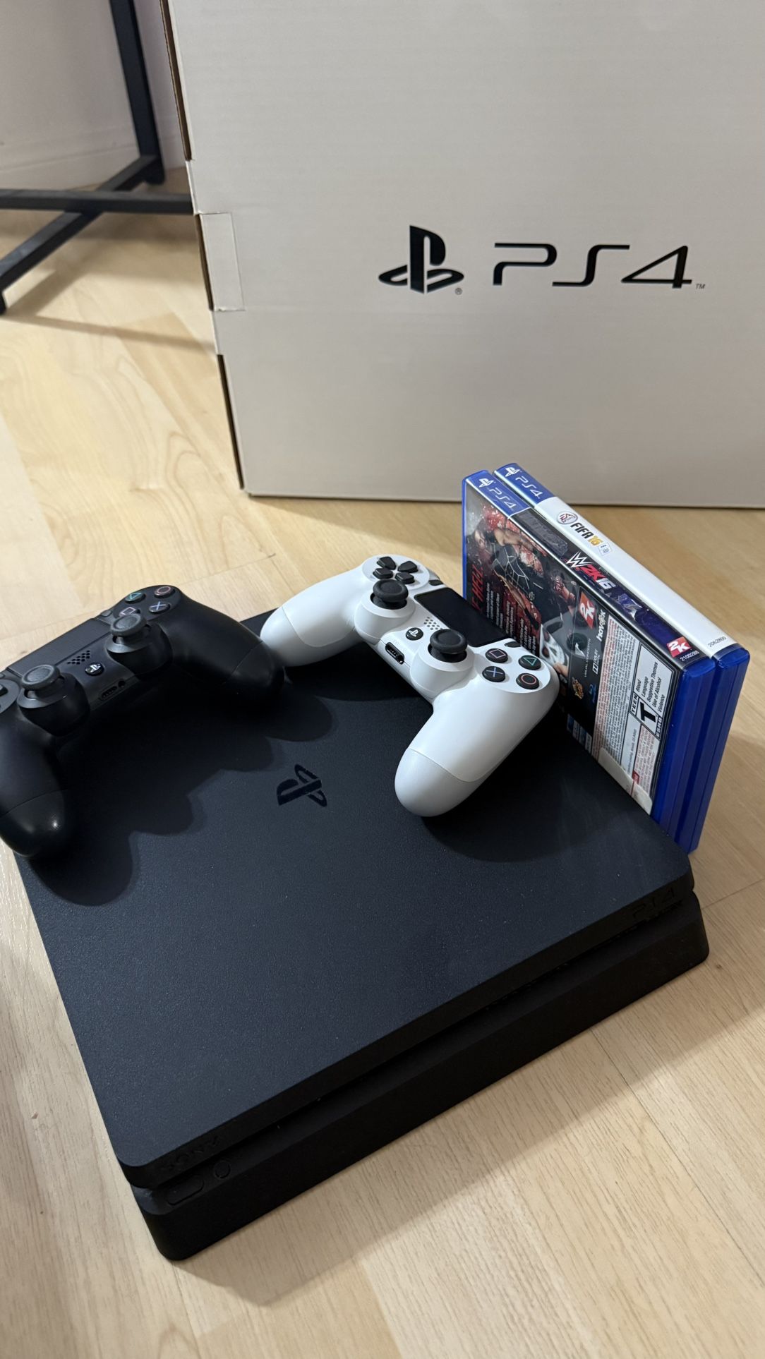 PlayStation 4 (PS4) With 2x Controllers and Box