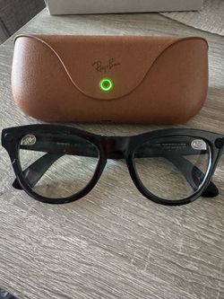 BROKEN Ray-Ban Meta Smart Glasses with Case