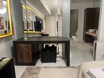 Artefacto Designer Desk – Dark Finish & Crocodile-Pattern Accents
