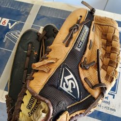 Baseball Glove Right Hand..young Kids With Balls