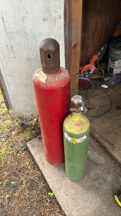 Oxygen and acetylene bottle