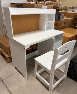 Kids desk and chair set. FR1694