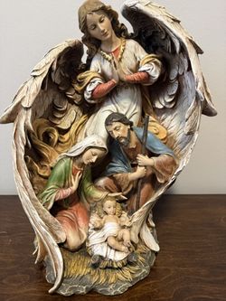😇 Gorgeous Nativity Angel Figurine
