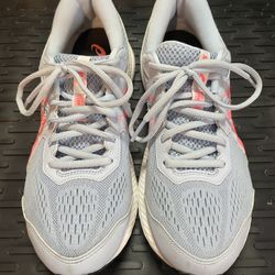 Women’s ASICS Size 11