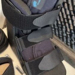 Surgical Shoes For Post Up Foot  Surgery Or Injured, $0  Not Free (Make an Offer & Pick Up )