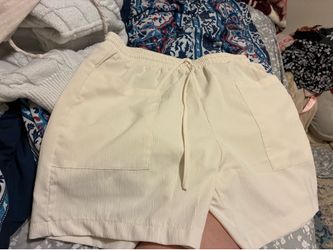Women’s XL beige shorts