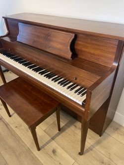 Upright piano