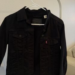 levi black jean jacket 