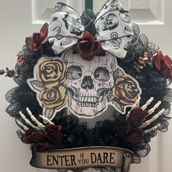 Spooky scary skeleton wreath 