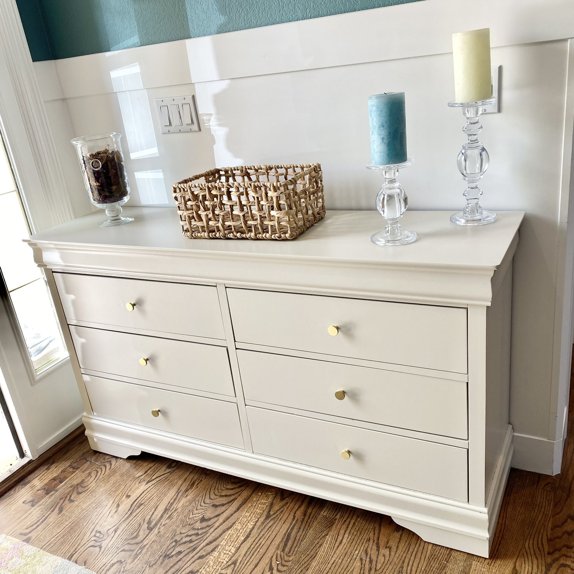 Beautiful Cream 6 Drawer Dresser