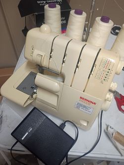 Bernina 2000DE Serger Overlock Machine