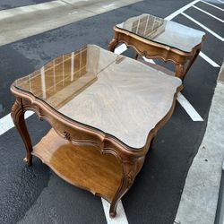 Pair of Thomasville side tables with custom glass top/ par de mesas con vidrio a la medida 