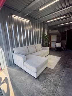 (Delivery) Off White Sectional Sofa with Reversible Chaise