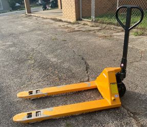 This is a Uline Standard Fork Pallet Truck (Model H-1043) with a load capacity of 5,500