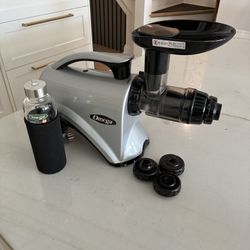 Omega Juicer