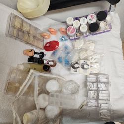 Productos para hacer uñas con diferentes  accesorios