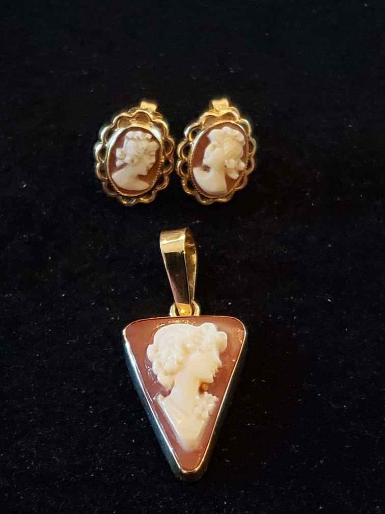 14K Gold Cameo shell pendant and 14K Gold Cameo shell