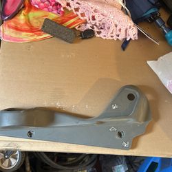 Nissan Quest Mid Chair Arm Rest