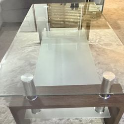 One piece, glass living room table