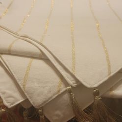 4 Table Runners Cream & Gold