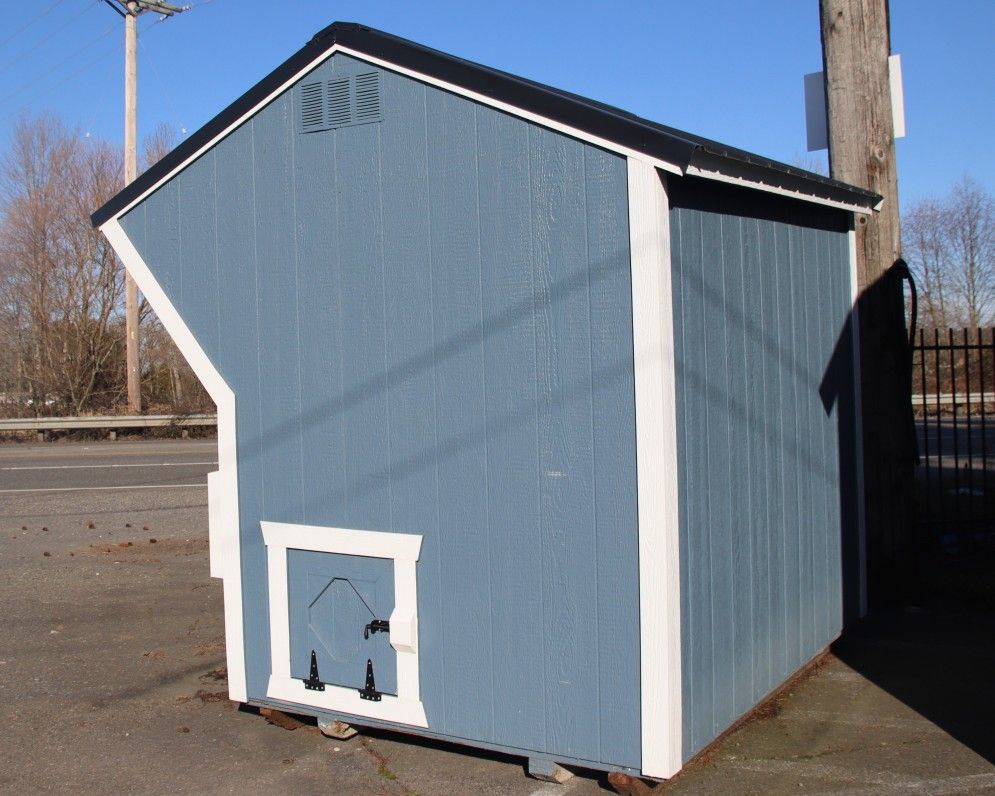 6x8 Custom Chicken Coop – Sturdy, Spacious, & Ready for Your Flock!