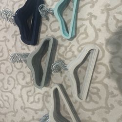 100 kid size hangars