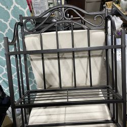 Bathroom towel Holder/Shelves