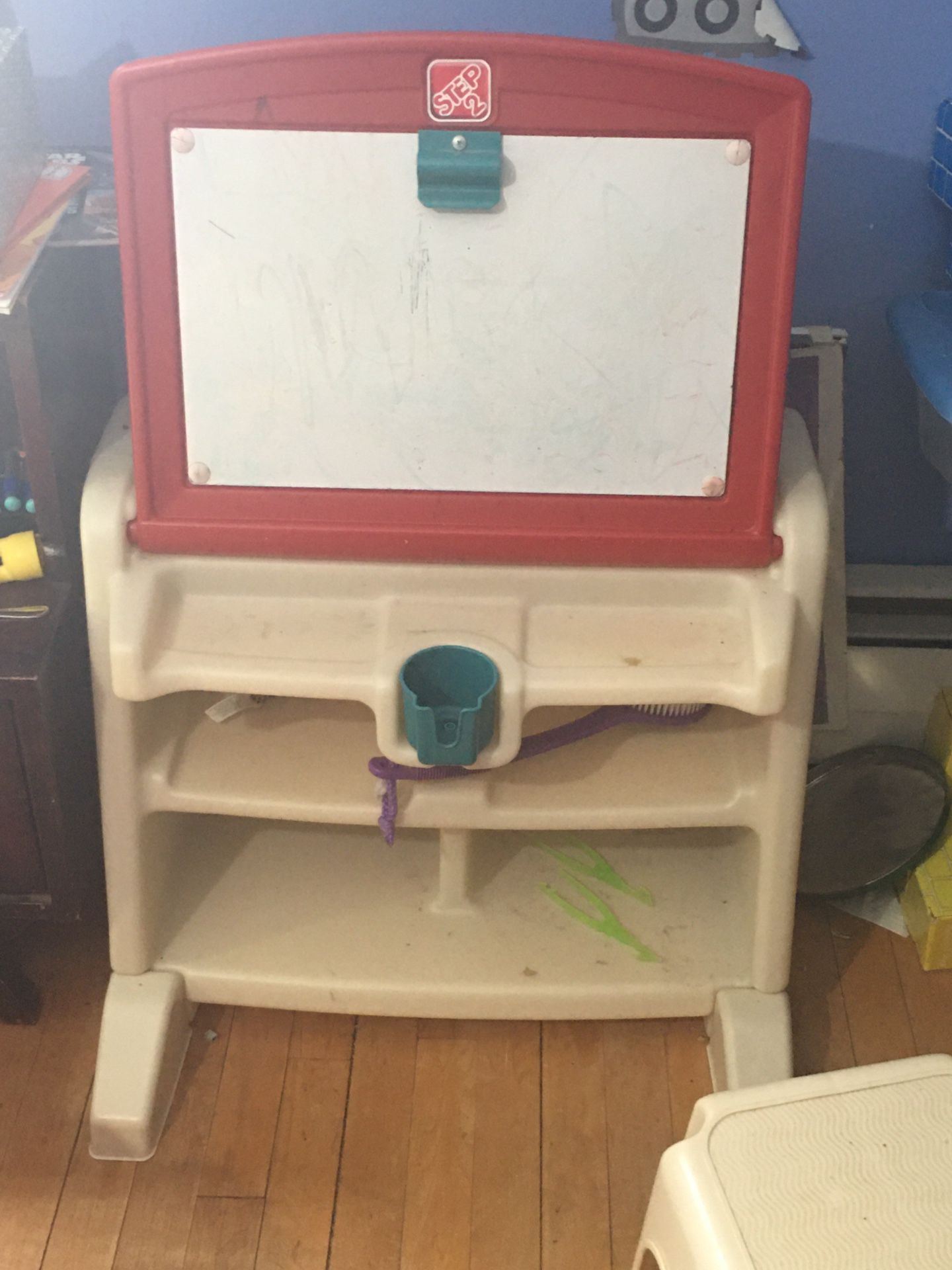 Step 2 Art Table And Easle for Sale in Worcester, MA OfferUp