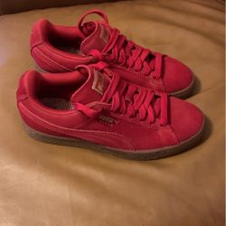 Pumas Suede Size 6 NEW 