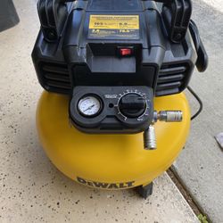 DeWalt 165 PSI Air Compressor with Air Hose and Reel