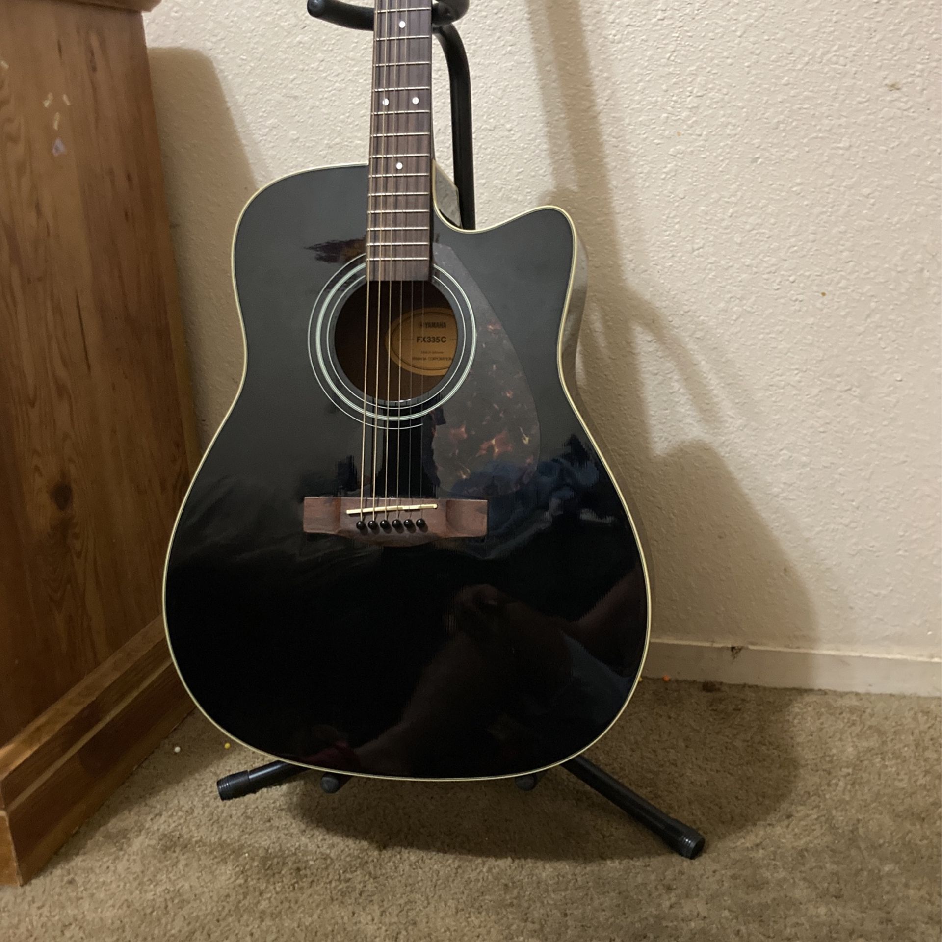 Yamaha FX335C Dreadnought Acoustic-Electric Guitar Black