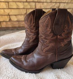 Miranda Lambert Short Western Leather Boots ā 7.5B
