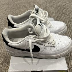 Nike Air Force 1 – White/Black – Size 7Y (Used, Good Condition)