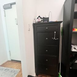 Black 5-Drawer Chest Dresser – Excellent Condition