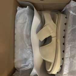 Ugg Platform Sandal/Shoe 