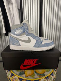 Jordan 1 High Hyper Royal