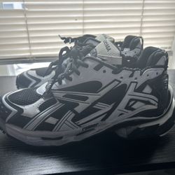 Balenciaga Runner Size 45