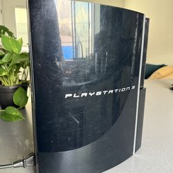 PlayStation 3 + 2 Arcade Fighting Sticks + Street Fighter 4 + Sony Remote