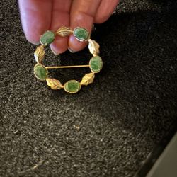 Vintage 1960s Nephrite Jade Wreath Design Brooch    12kt filled  $20