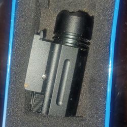 Accurate Shot Witch Also Can Be Chenged Ino A Flash Light Clips On Almost All Long Hunting Gear