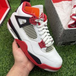 Jordan 4 “Fire Red” Size 10.5