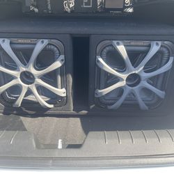 Kicker L7S Preloaded Box And Subs With Grills