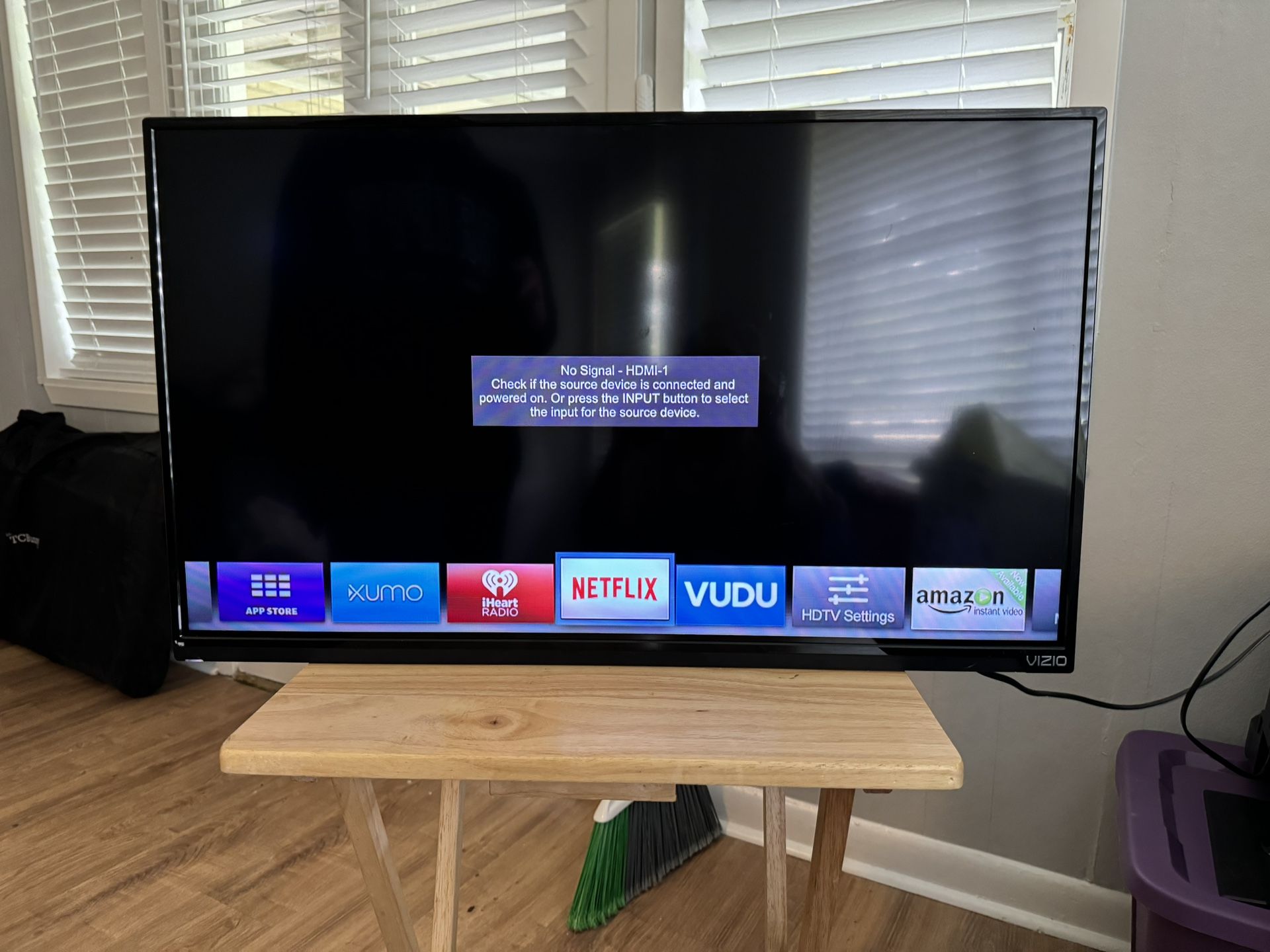 VIZIO D32x-D1 D-Series 32" Class Full Array LED Smart TV (Black)