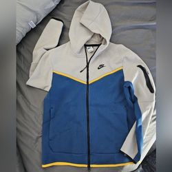 Nike Tech Size M