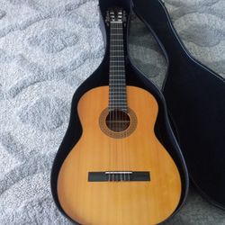 Guitar Classical Takamine 