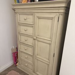 Kids dresser